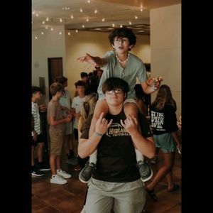 Meet your Posher, Roman